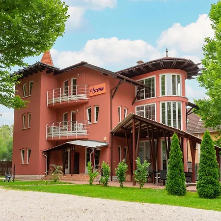 Accomo Apartmanhaz Aparthotel *